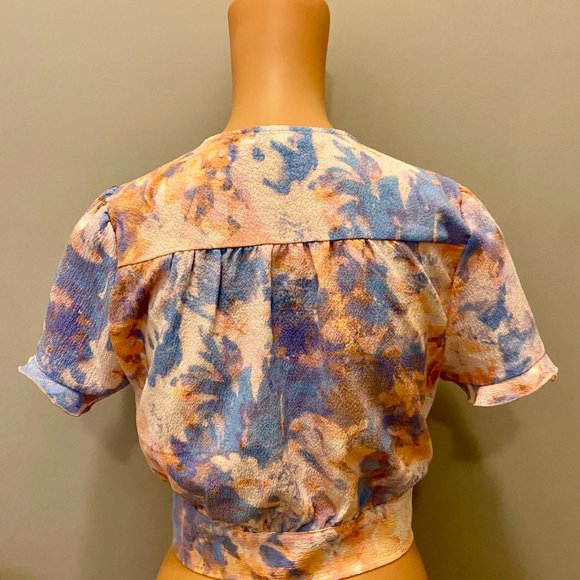 BCBGeneration Tie-Dye Tie Button Front Cropped Top Size XS - Picture 3 of 5